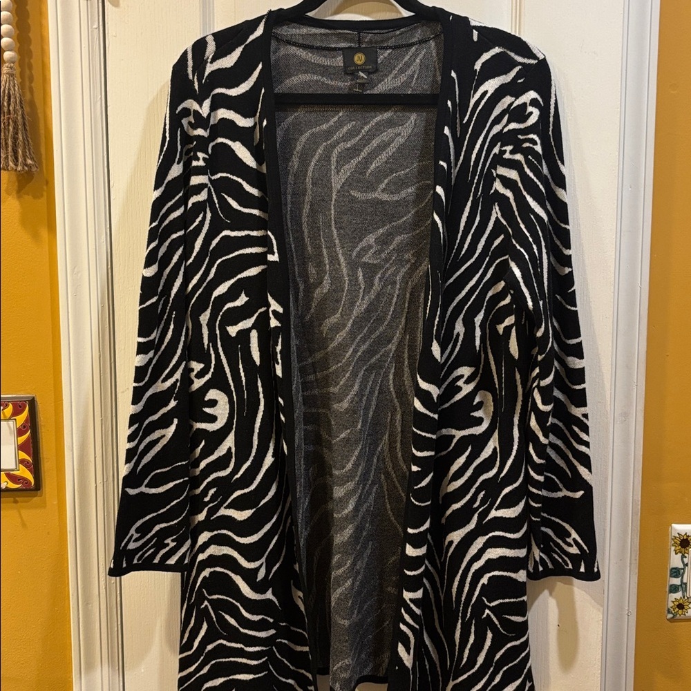 JM Collection Black and White Zebra Print Knit Cardigan Open Front No Pockets